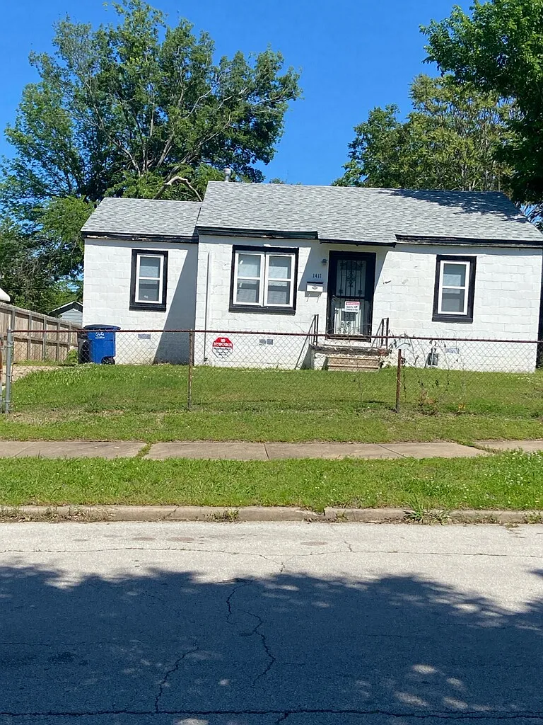 3 bed, 1015 sqft, $1,200 — Photo 1