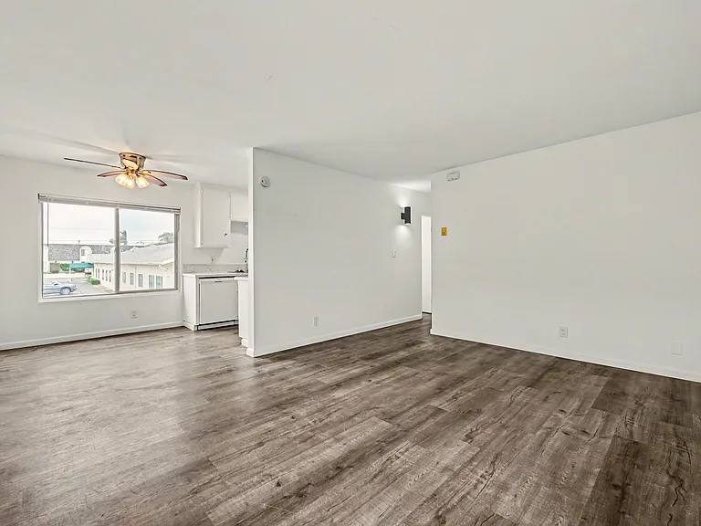 635 Emory St #9 — Photo 4