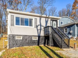 16 Coolidge Trl, Hopatcong, NJ 07843