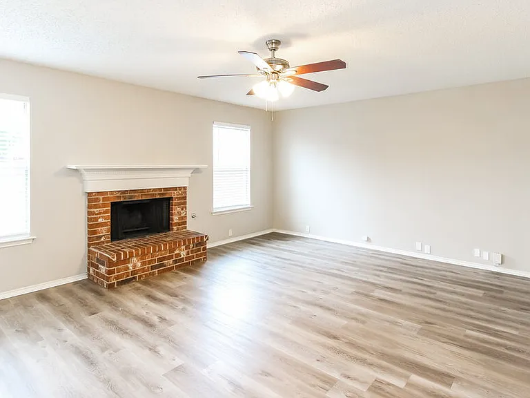 1104 Beechwood Dr — Photo 8