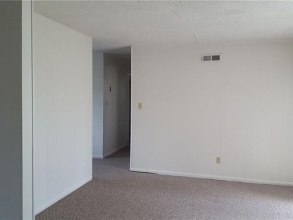 2nd image of 3065 Cobblestone Dr
