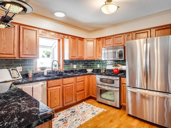 2722 Vale Crest Rd, Crystal, MN 55422