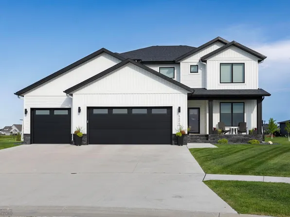 5606 43rd St S, Fargo, ND 58104