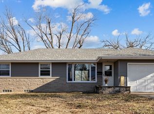143 26th St NW, Cedar Rapids, IA 52405