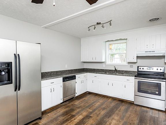 4th image of 3816 Elsie Dr