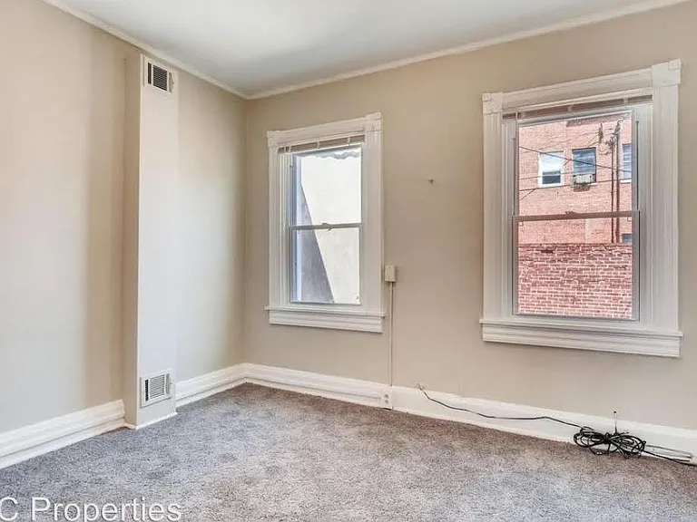 309 S Clinton St — Photo 4