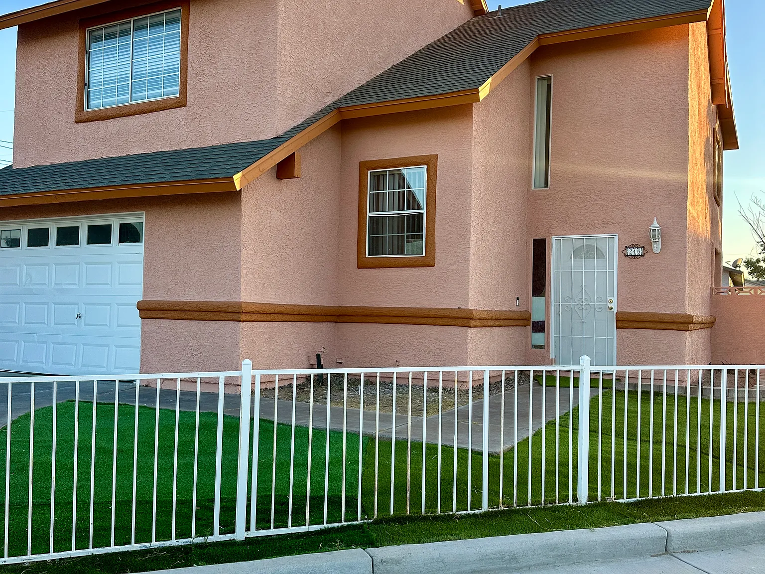 3 bed, 2.5 bath, 1414 sqft, $1,949 — Photo 1