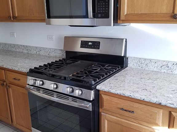 5th image of 1035 Evergreen St