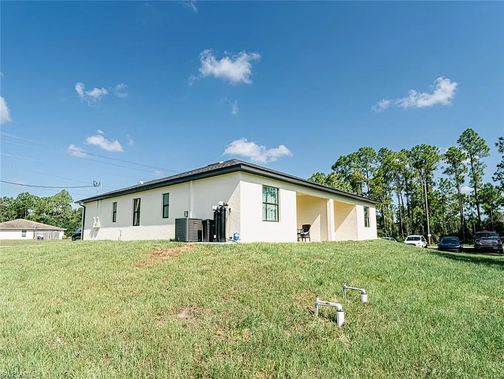 3 bed, 2.0 bath, 1222 sqft, $1,900 — Photo 4