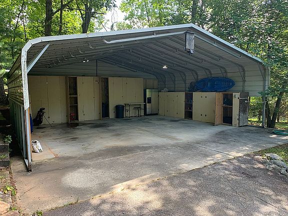 Carport w/storage, electric