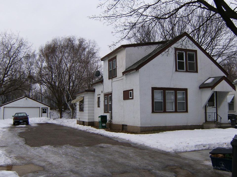 853 Weeks Ave SE