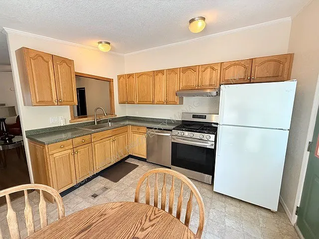 418 S 3rd Ave — Photo 9