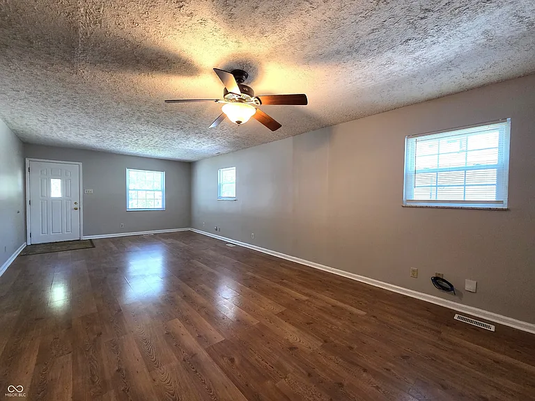 3845 Asbury St — Photo 3