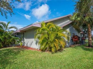 4072 NW Cinnamon Cir, Jensen Beach, FL 34957