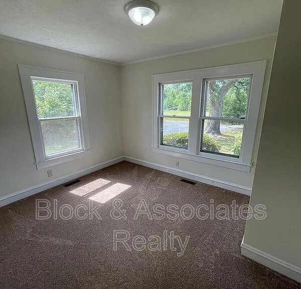 1204 Forest Acres Cir — Photo 7