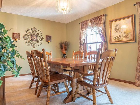3rd image of 320 Creekwood Dr