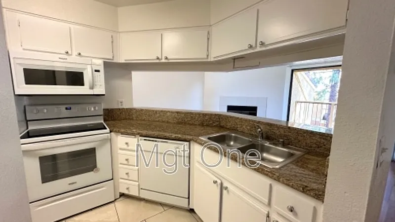 Building Photo - 10655 Lemon Ave #2610