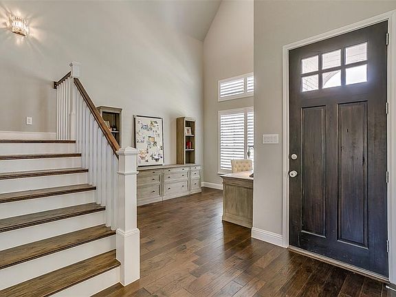 3rd image of 307 Parkview Dr