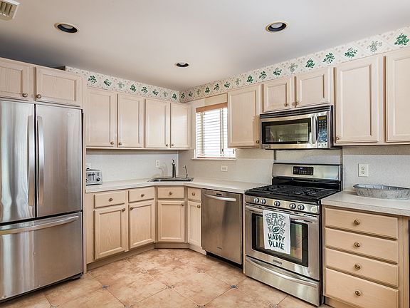 4th image of 120 Laurelton Blvd