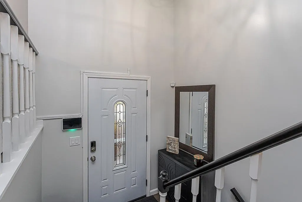 3 bed, 2.0 bath, 1506 sqft, $2,400 — Photo 2