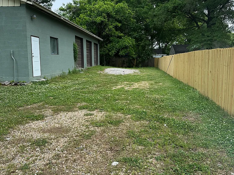 2364 Kimball Ave — Photo 2