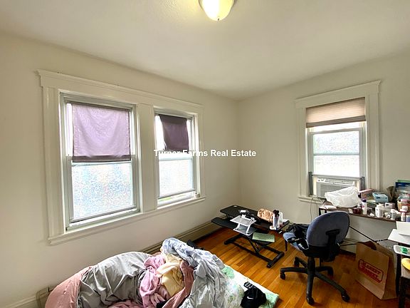 4th image of 9 Arlington St #33