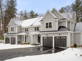 18 Hemlock Ln #B, Bedford, MA 01730
