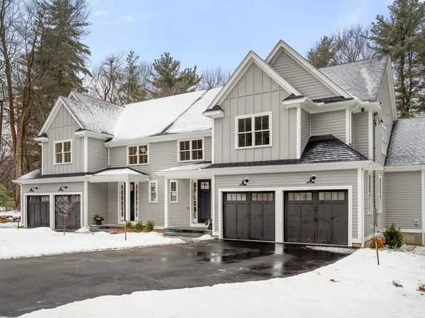 18 Hemlock Ln #B, Bedford, MA 01730