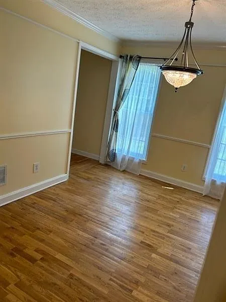 4 bed, 2.5 bath, 2100 sqft, $3,000 — Photo 2