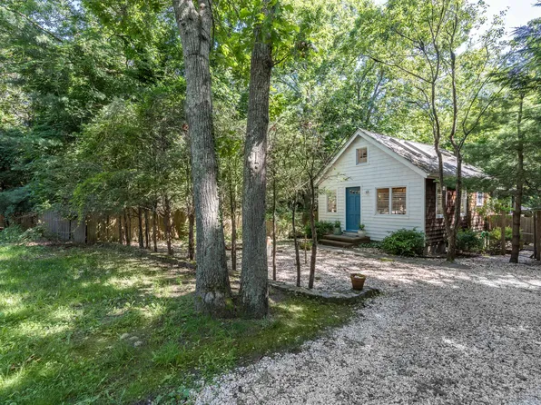 https://photos.zillowstatic.com/fp/aac198806b87f5394197b70a5837bd4a-p_e.webp