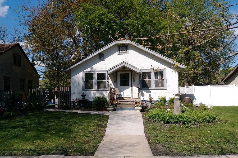 1st image of 2820 32nd Ave S