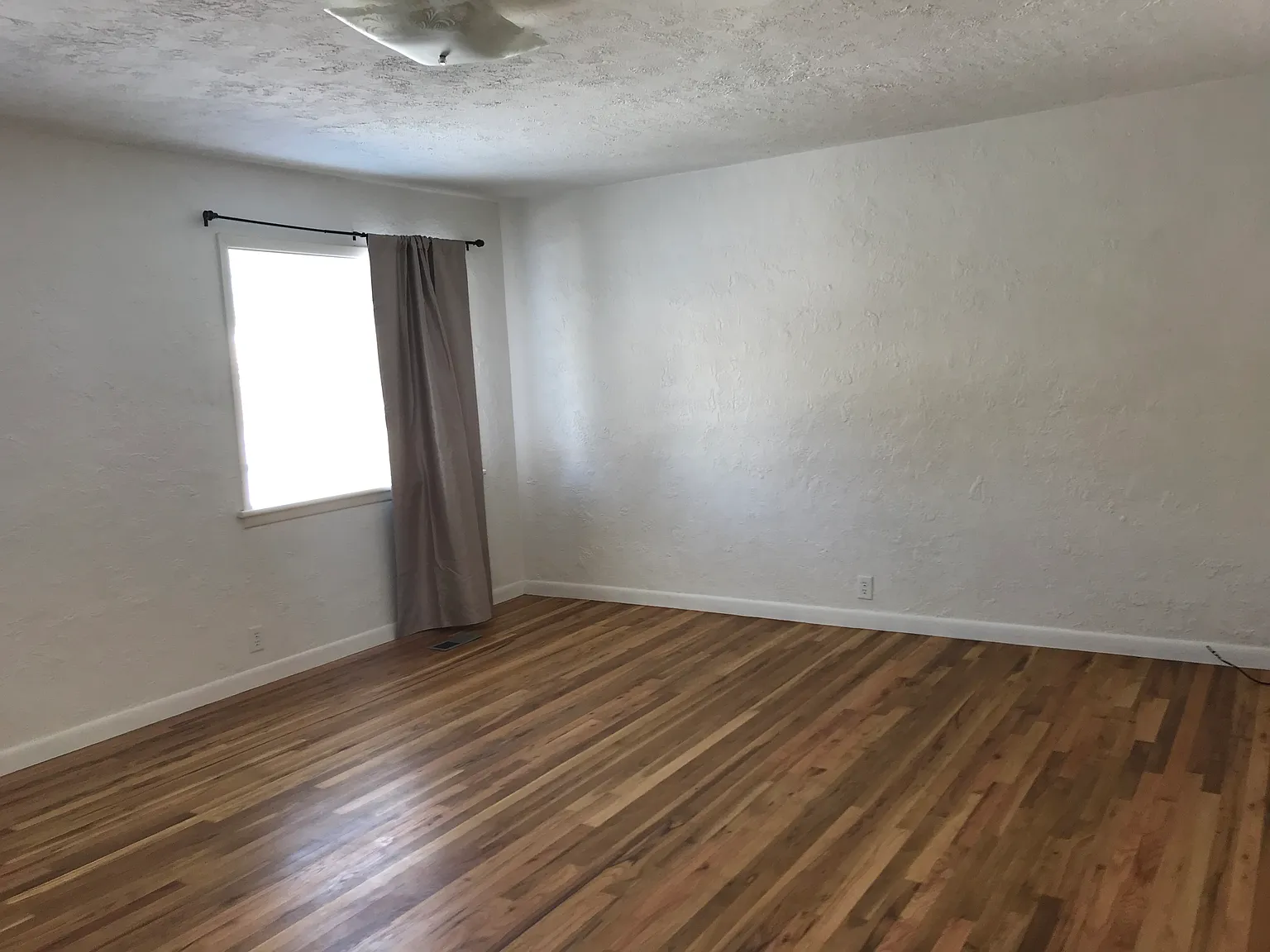 2 bed, 1086 sqft, $1,975 — Photo 4