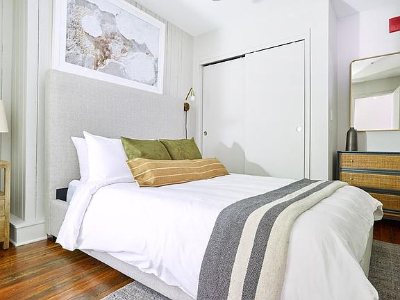 4th image of 109 W Broughton St #202