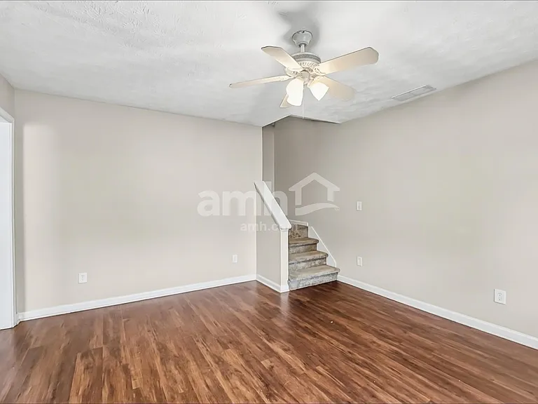 1509 Locomotive Dr NE — Photo 6