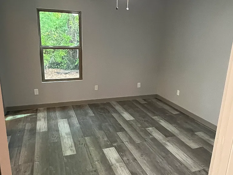 4021 Chandler Ave — Photo 3