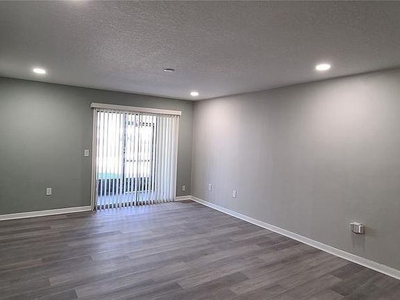 4th image of 914 Lake Destiny Rd Unit D