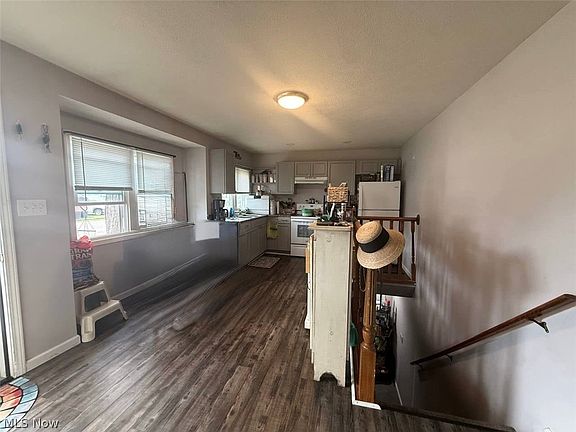5th image of 440 Center St