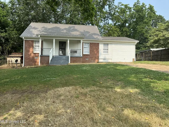 330 Cedar Dr, Holly Springs, MS 38635