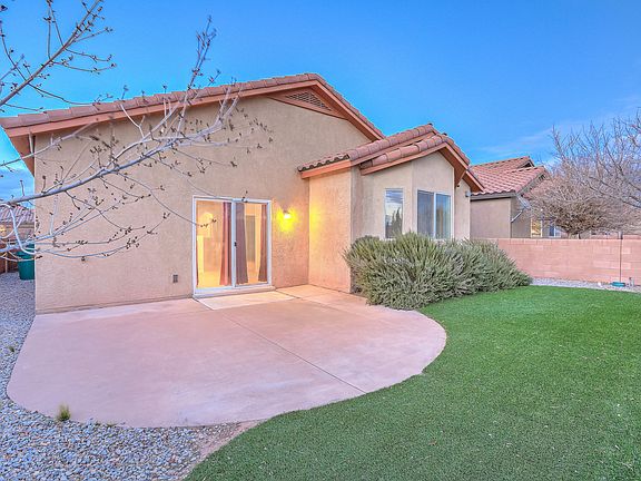 4th image of 405 Loma Linda Loop NE