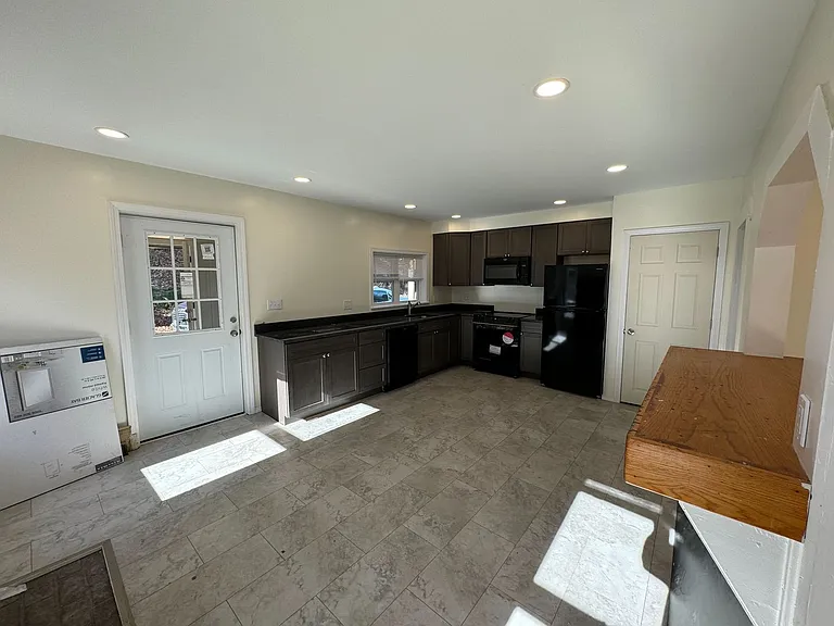 21-23 Maple St — Photo 2