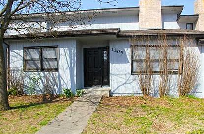4th image of 1205 Cedar Pl