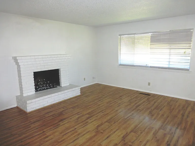 70 Plaza Way — Photo 3