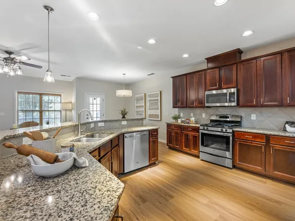 243 Beaconwood Ln, Holly Springs, NC 27540