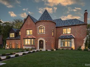 61 Lake Forest Dr, Saint Louis, MO 63117