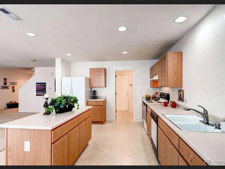 7918 S Kittredge St — Photo 36