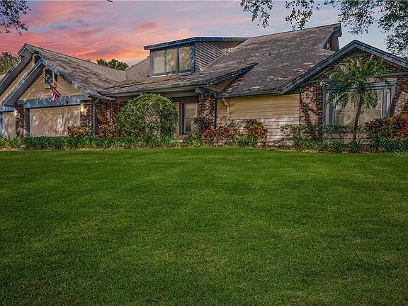 2nd image of 322 Sheffield Cir