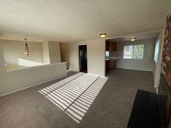 5th image of 4225 125th Pl NE