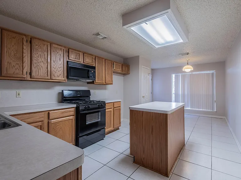 8926 Village Hills Dr — Photo 9