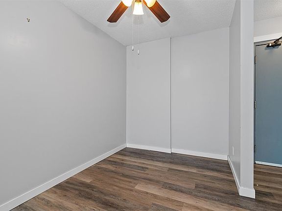 4th image of 9417 Nowell St #204
