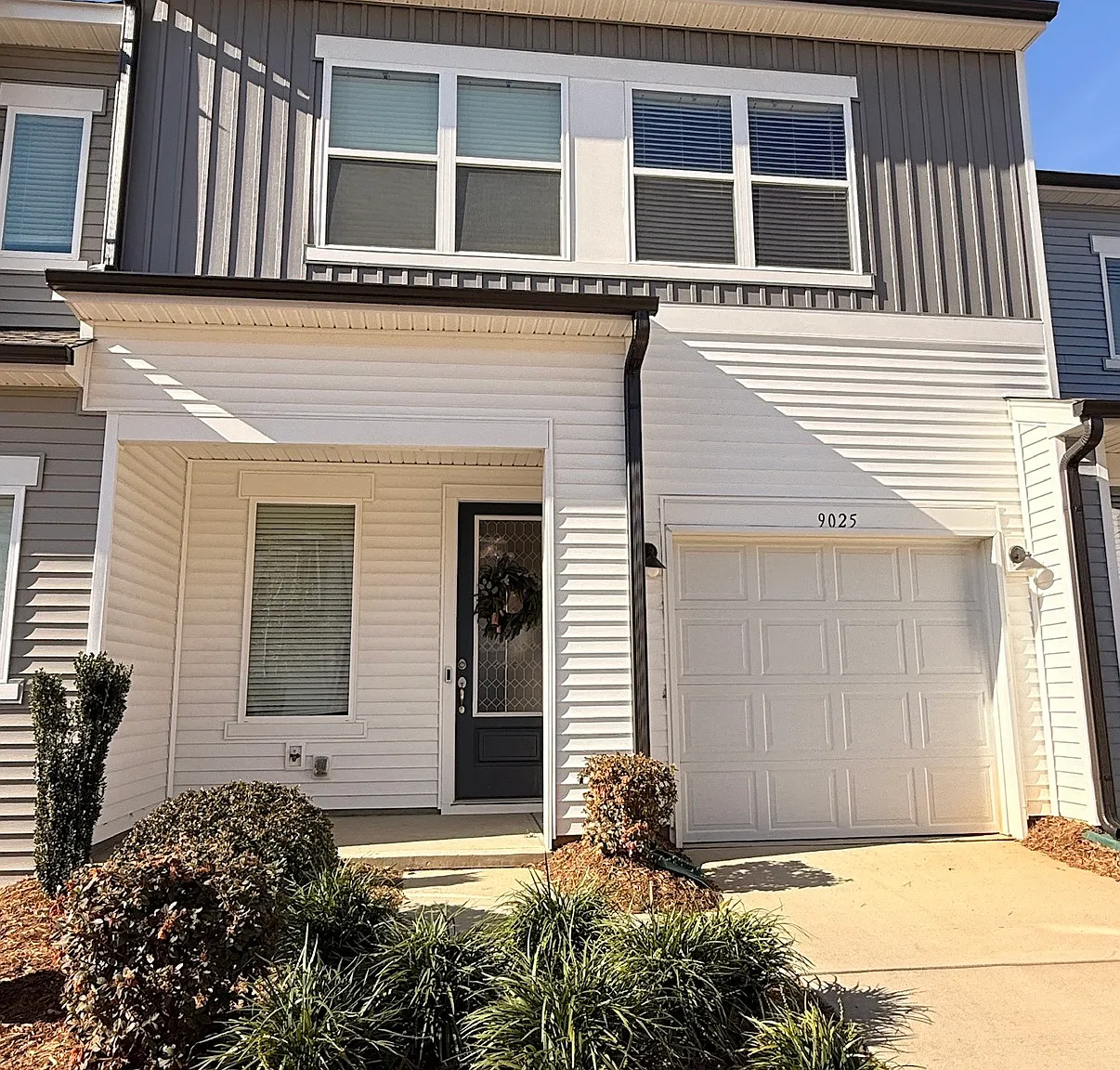 3 bed, 2.5 bath, 1693 sqft, $2,500 — Photo 2
